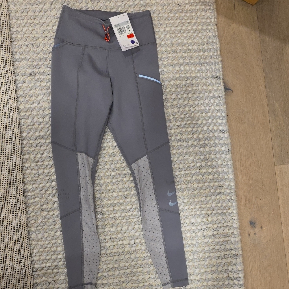 Nike Womens Size XS NWT Charcoal and Light Gray Leggings
